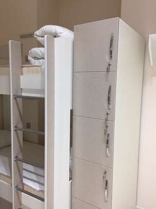 Хостелы Travel Inn Hostel Баку Спальное место на двухъярусной кровати в общем номере для мужчин и женщин-5