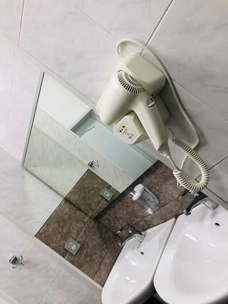 Хостелы Travel Inn Hostel Баку Спальное место на двухъярусной кровати в общем номере для женщин-5